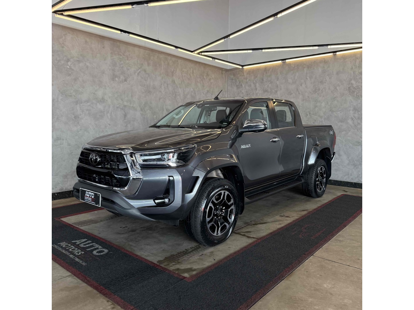 TOYOTA HILUX 2.8 D-4D TURBO DIESEL CD SRX PLUS 4X4 AUTOMÁTICO