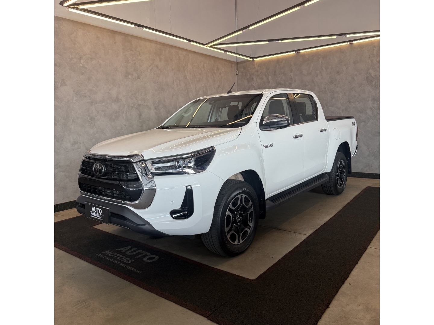 TOYOTA HILUX 2.8 D-4D TURBO DIESEL CD SRX 4X4 AUTOMÁTICO