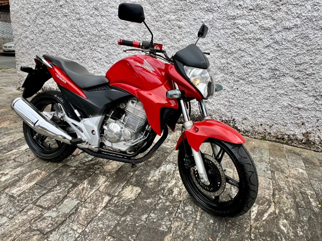 HONDA CB 300R