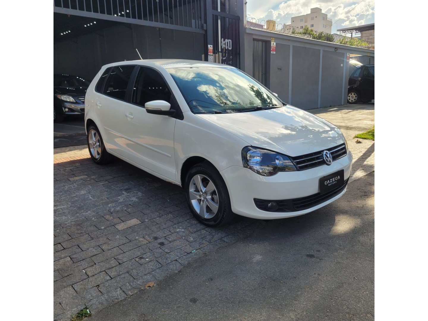 VOLKSWAGEN POLO
