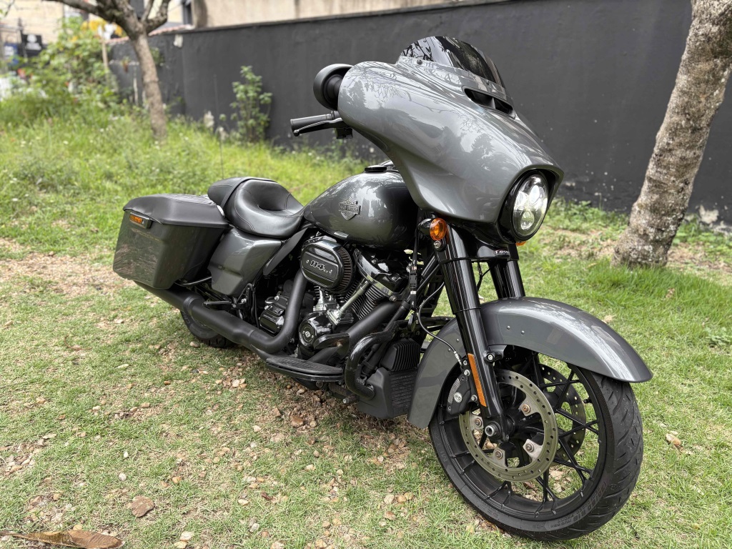 HARLEY-DAVIDSON STREET GLIDE SPECIAL FLHXS