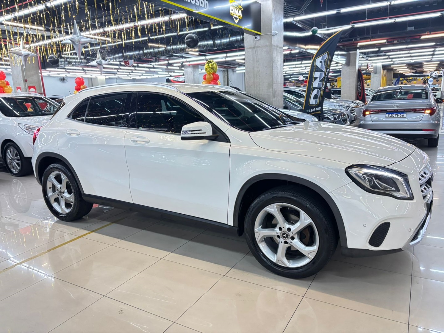 MERCEDES-BENZ GLA 200
