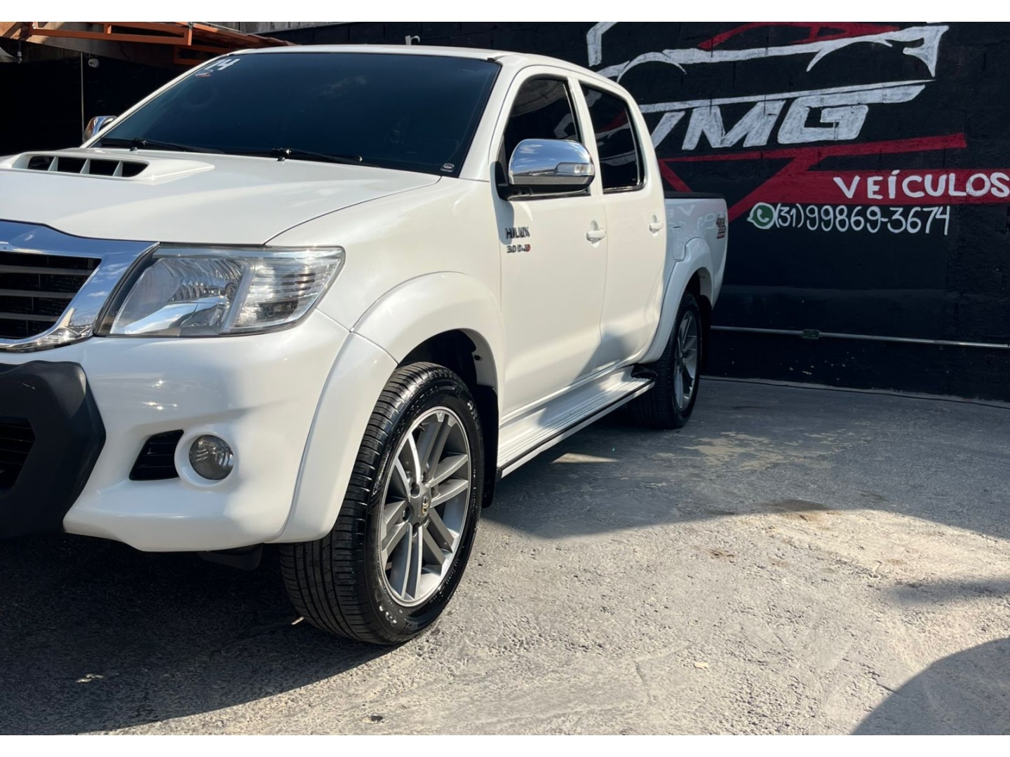 TOYOTA HILUX