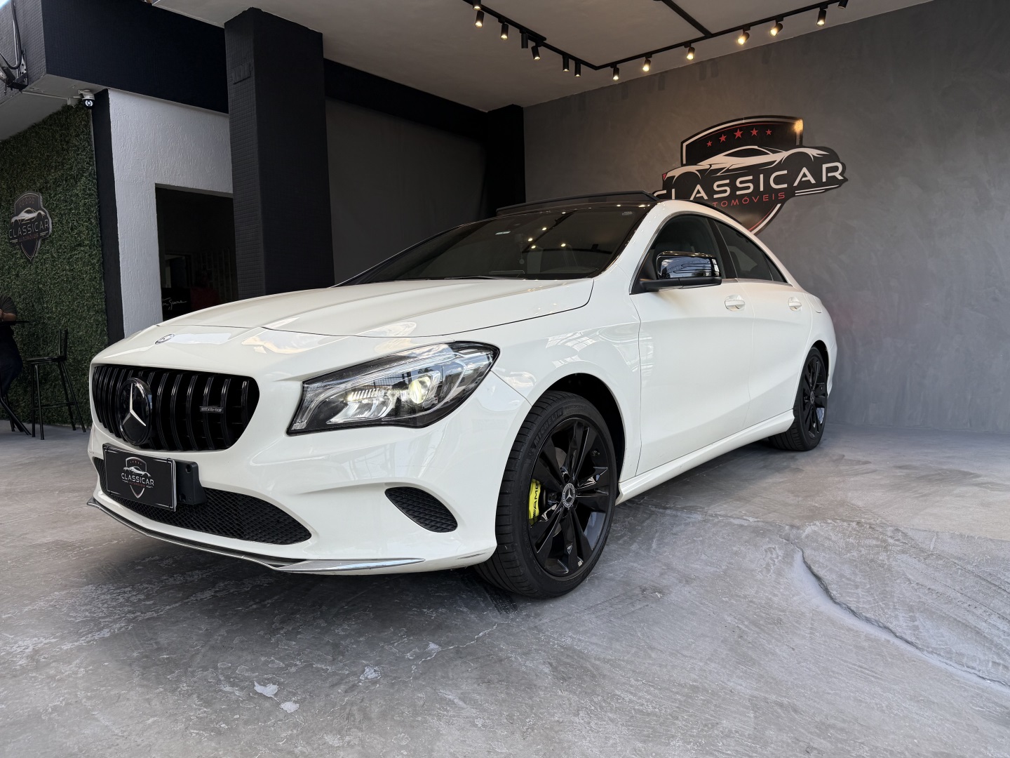 MERCEDES-BENZ CLA 200