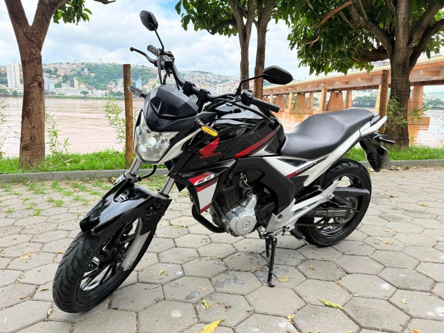 HONDA CB 250 TWISTER