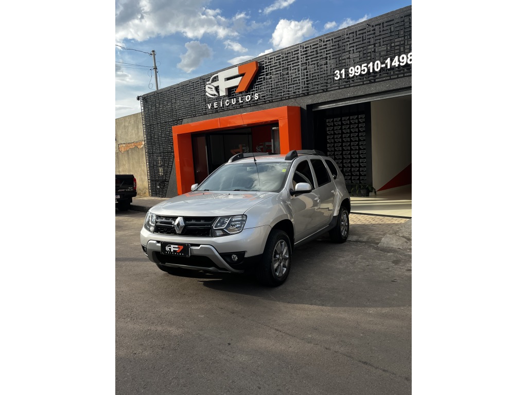 RENAULT DUSTER