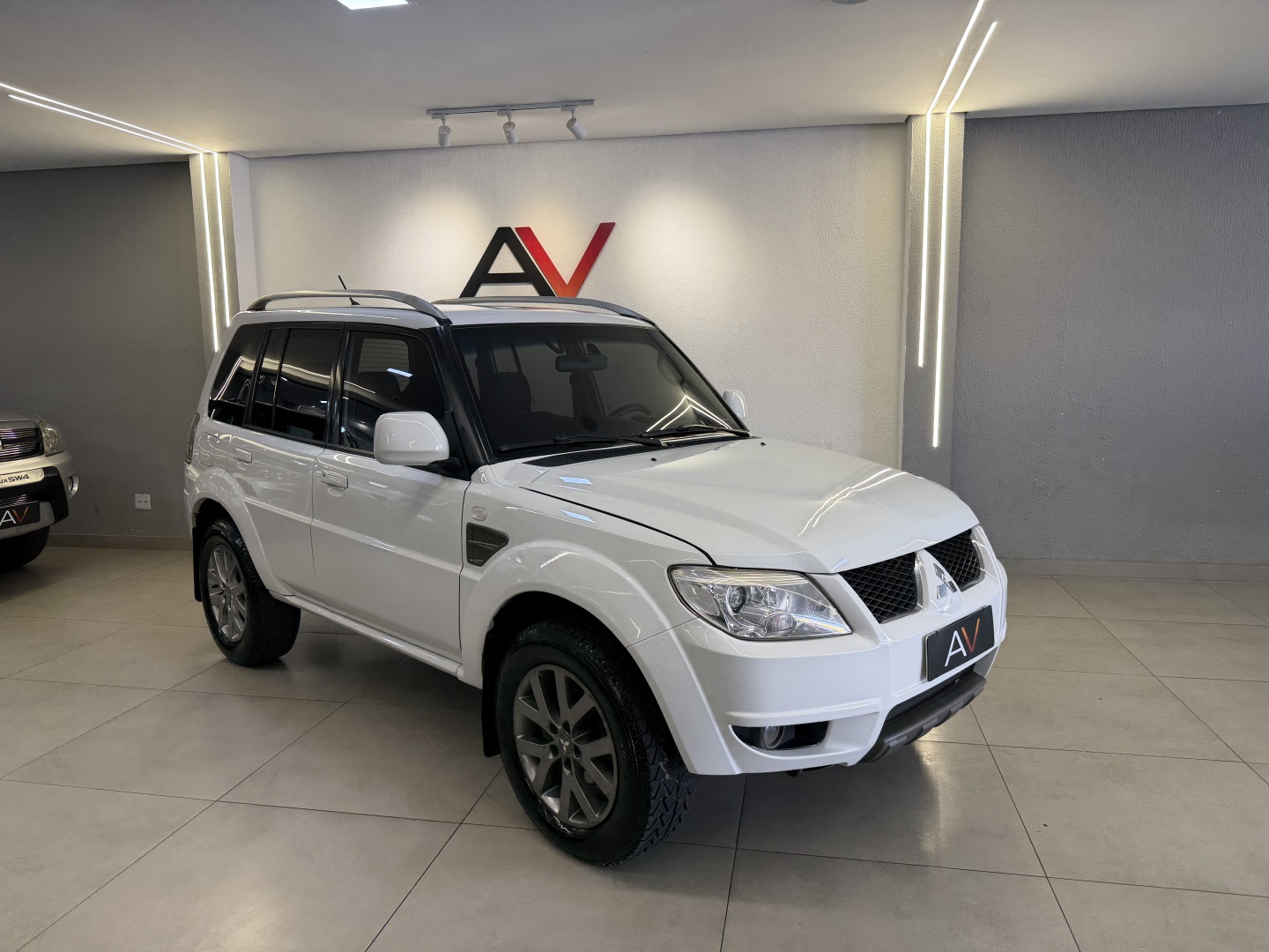 MITSUBISHI PAJERO TR4 2.0 4X2 16V 140CV FLEX 4P AUTOMÁTICO