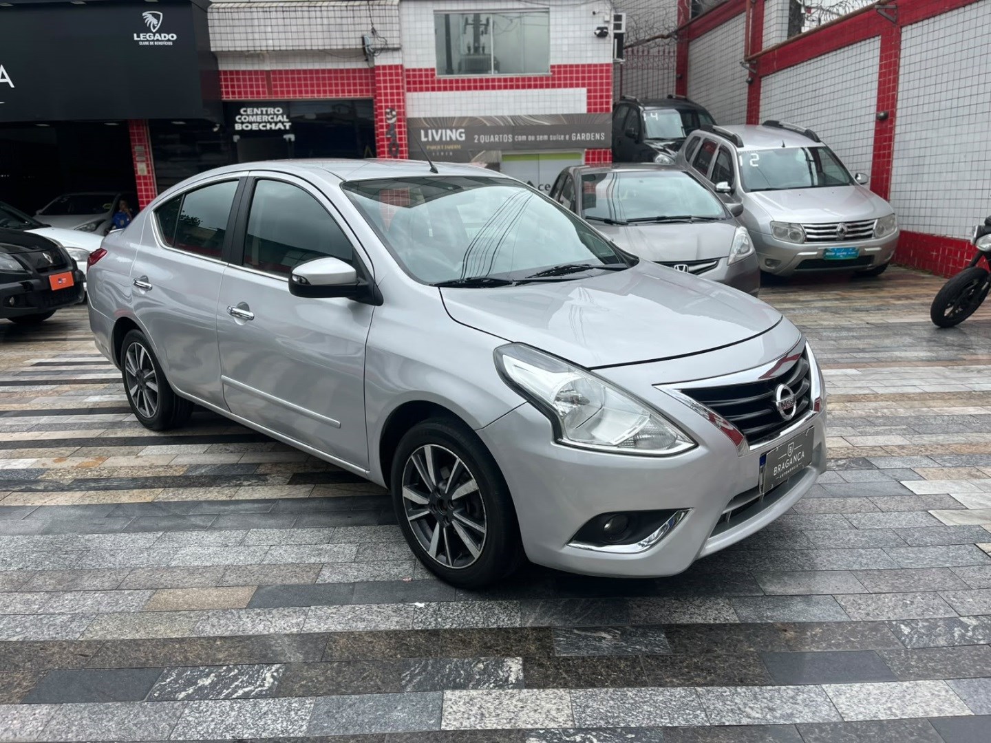 NISSAN VERSA
