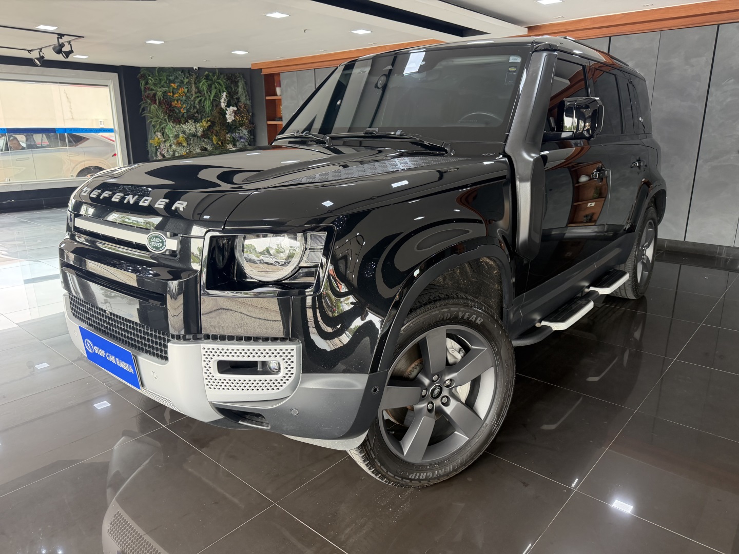 LAND ROVER DEFENDER