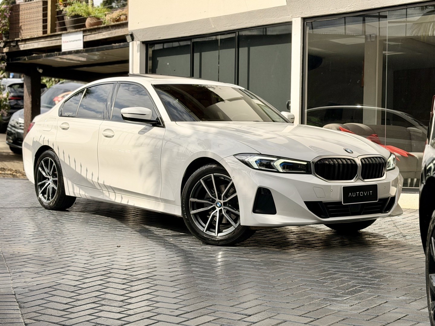 BMW 320i 2025 à venda