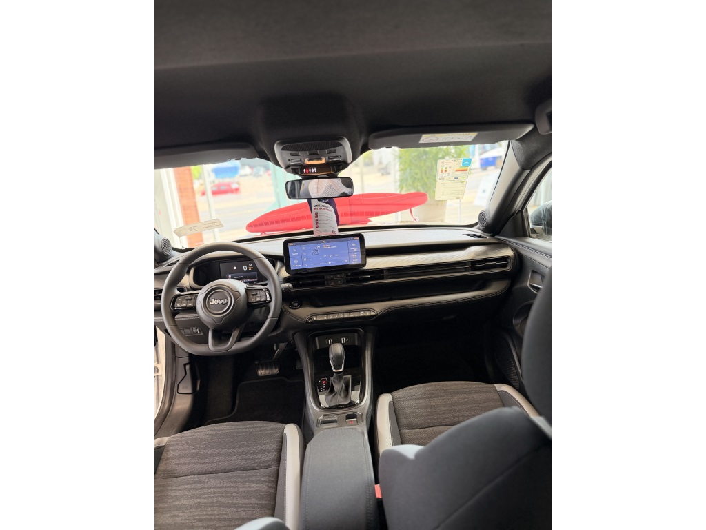 Jeep AVENGER 1.0 T200 Turbo Mhev Altitude CVT Gasolina E Elétrico - foto 14