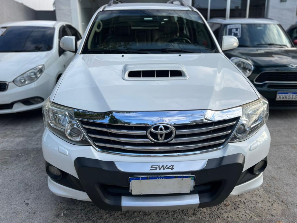 TOYOTA HILUX SW4