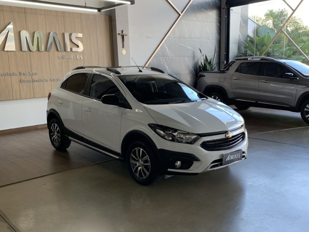 CHEVROLET ONIX 1.4 MPFI ACTIV 8V FLEX 4P AUTOMÁTICO