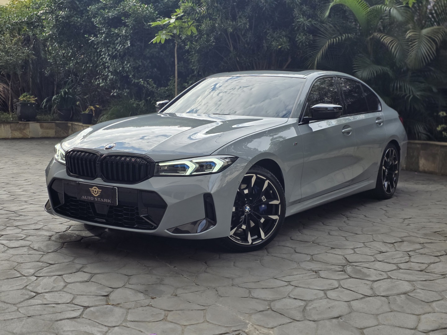 BMW 320i