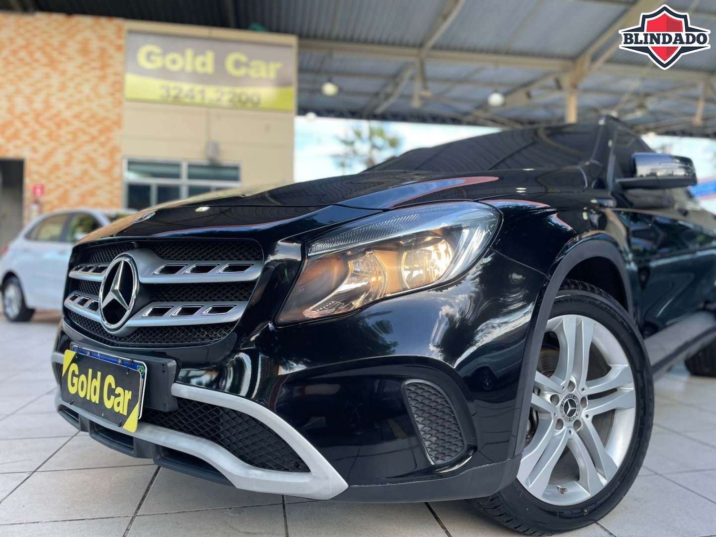 MERCEDES-BENZ GLA 200