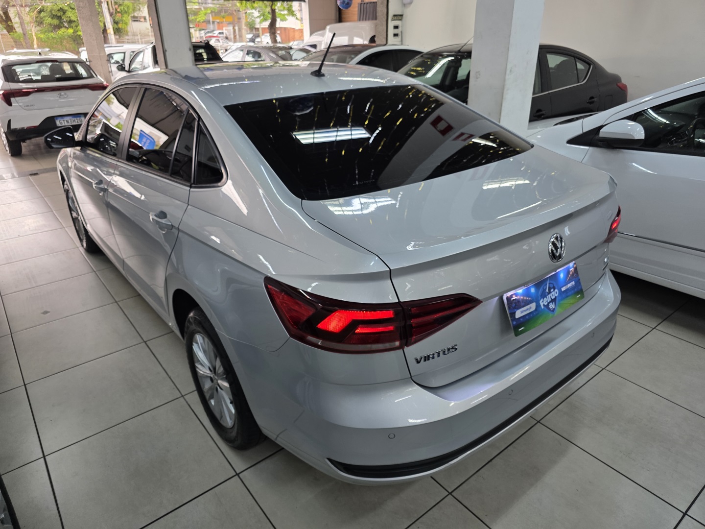 Volkswagen Virtus 1.6 MSI Total Flex Automático - foto 2