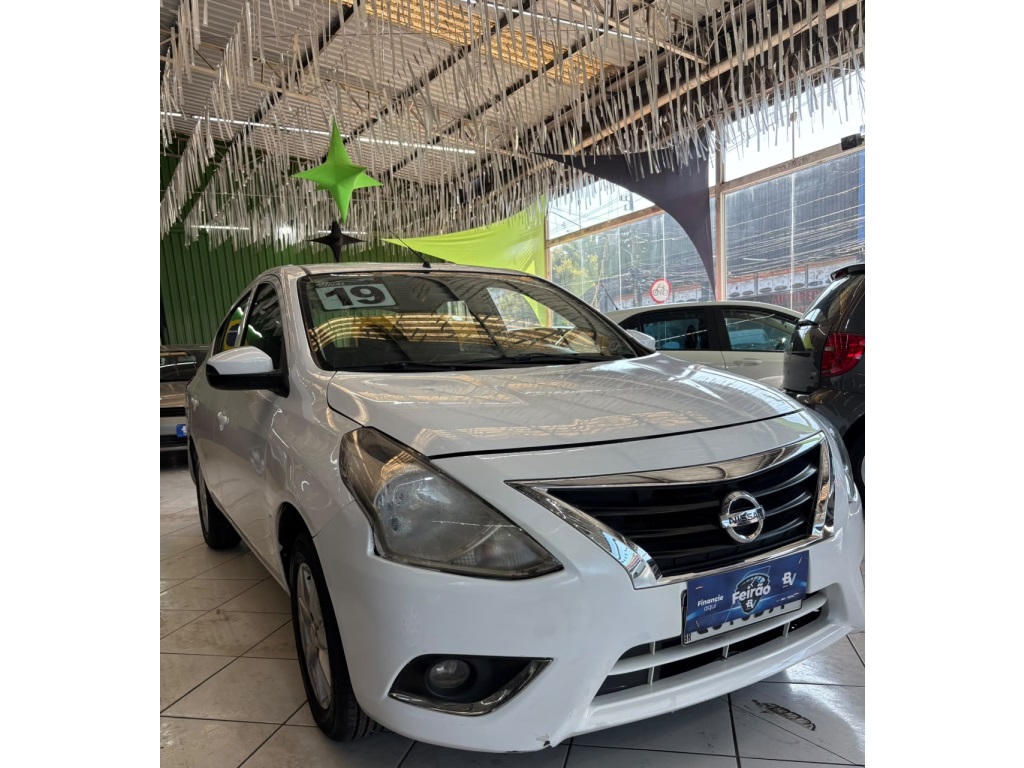 NISSAN VERSA