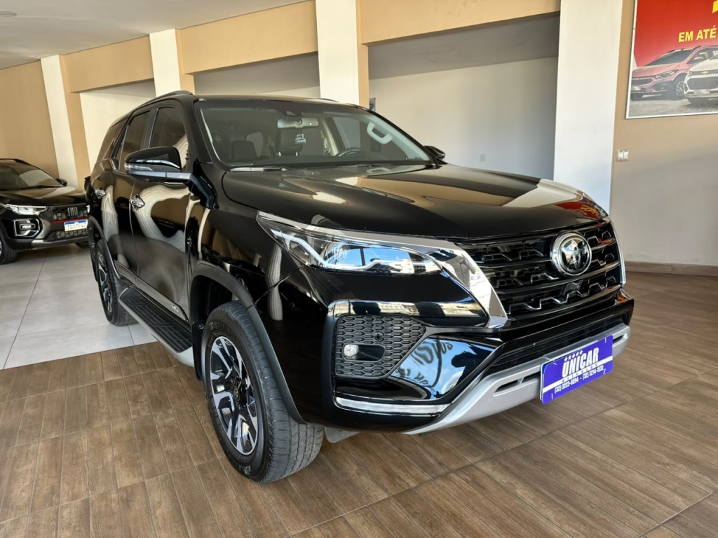 TOYOTA HILUX SW4