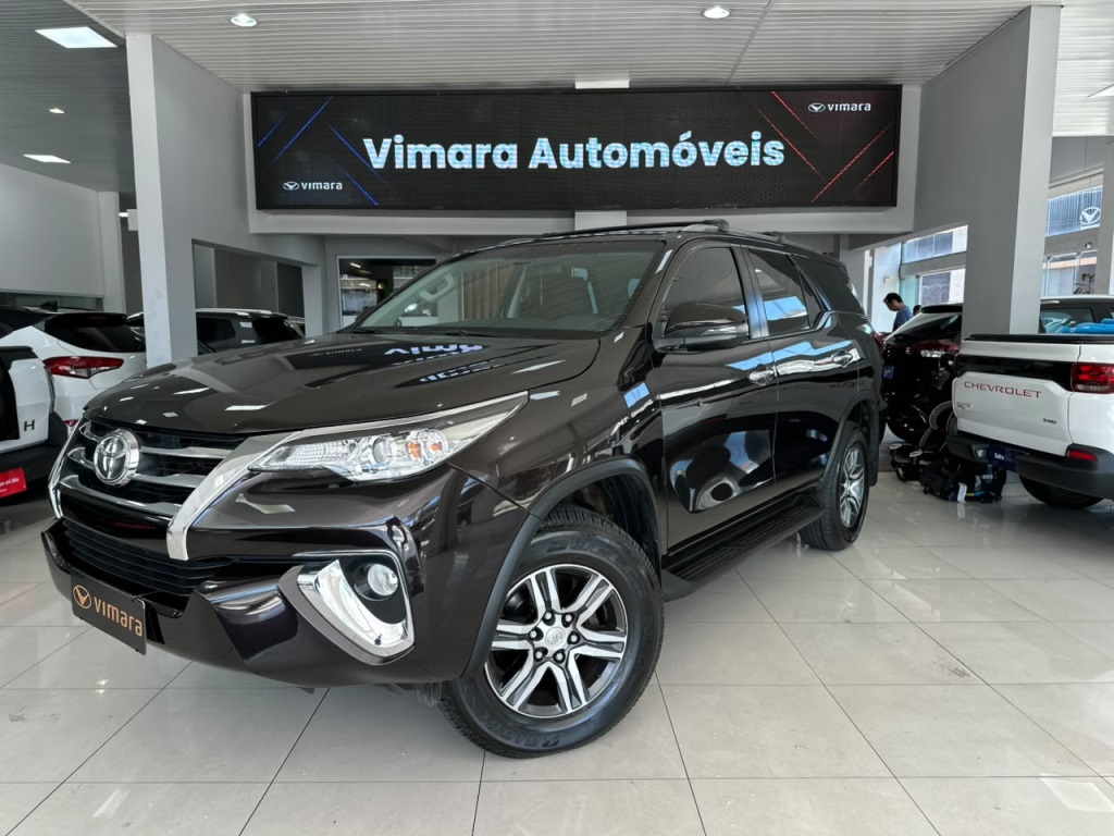 TOYOTA HILUX SW4