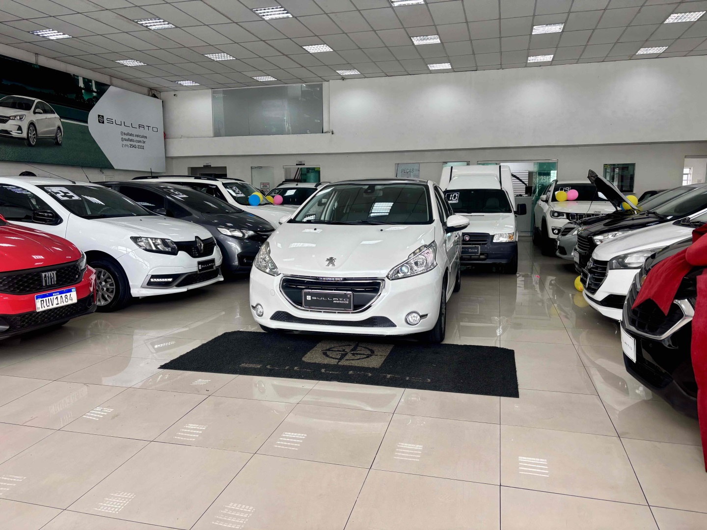 PEUGEOT 208