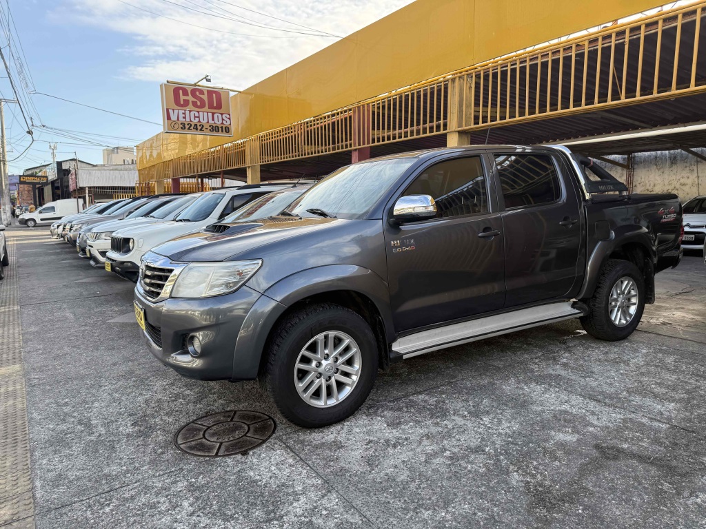 TOYOTA HILUX