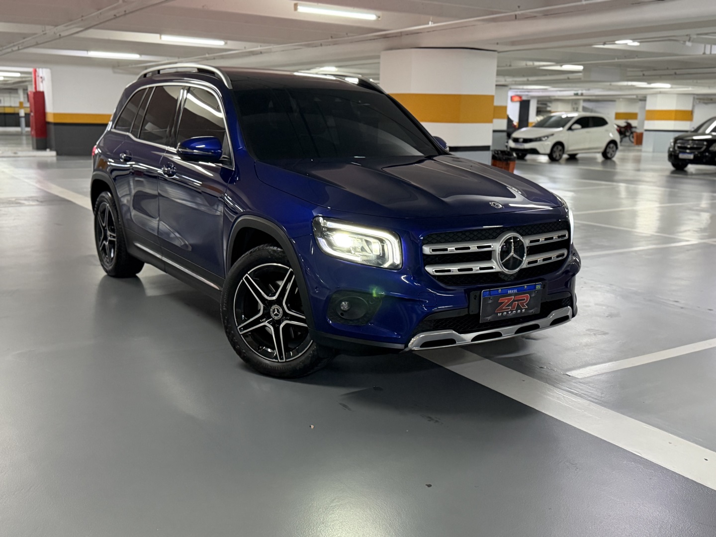 MERCEDES-BENZ GLB 200