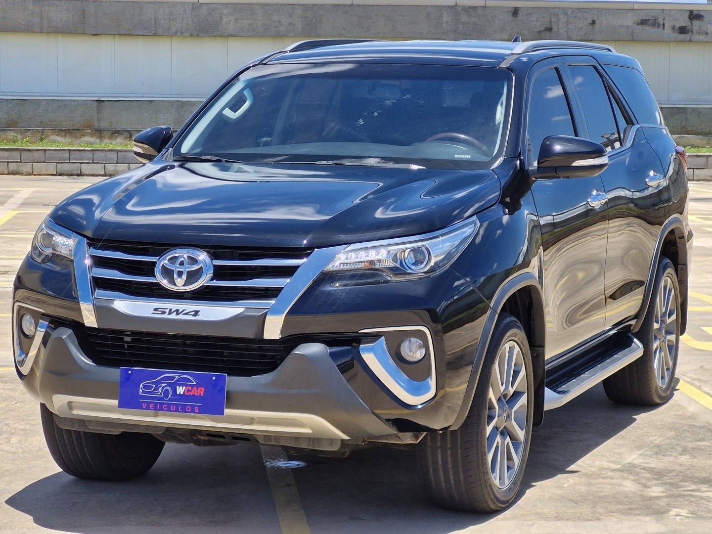 TOYOTA HILUX SW4 2.8 SRX 4X4 7 LUGARES 16V TURBO INTERCOOLER DIESEL 4P AUTOMÁTICO