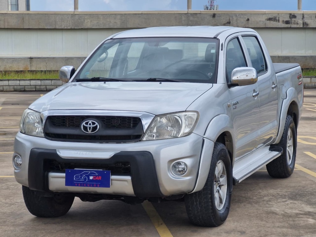 TOYOTA HILUX 2.5 STD 4X4 CD 16V TURBO DIESEL 4P MANUAL