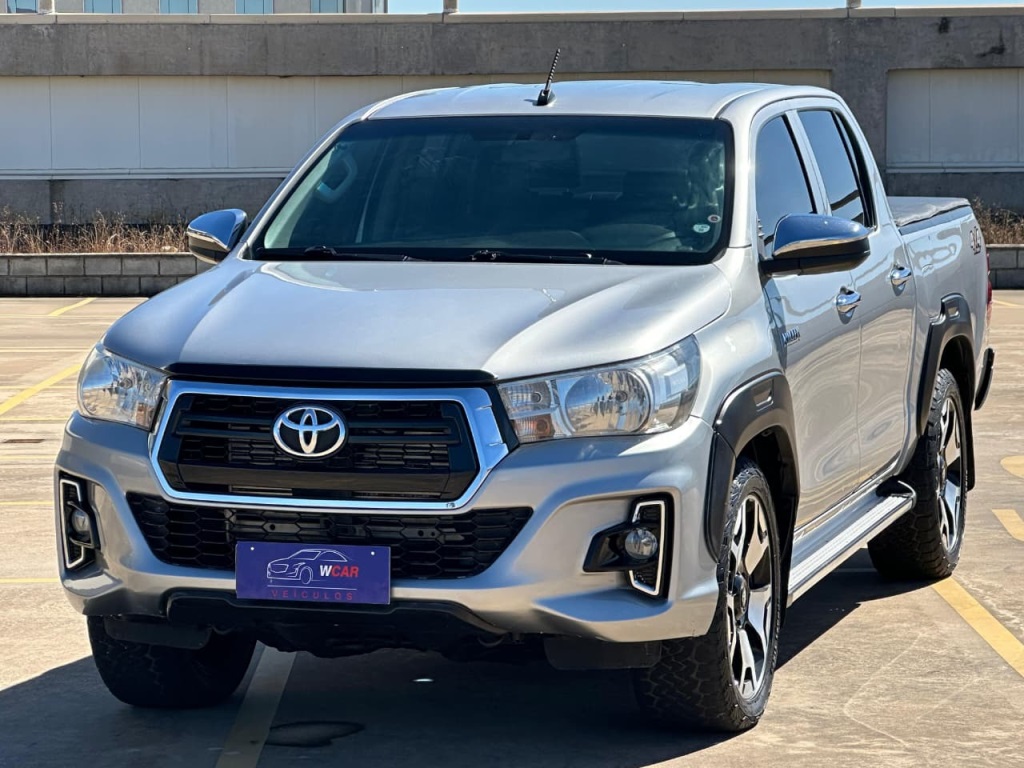 TOYOTA HILUX 2.8 STD 4X4 CD 16V DIESEL 4P MANUAL