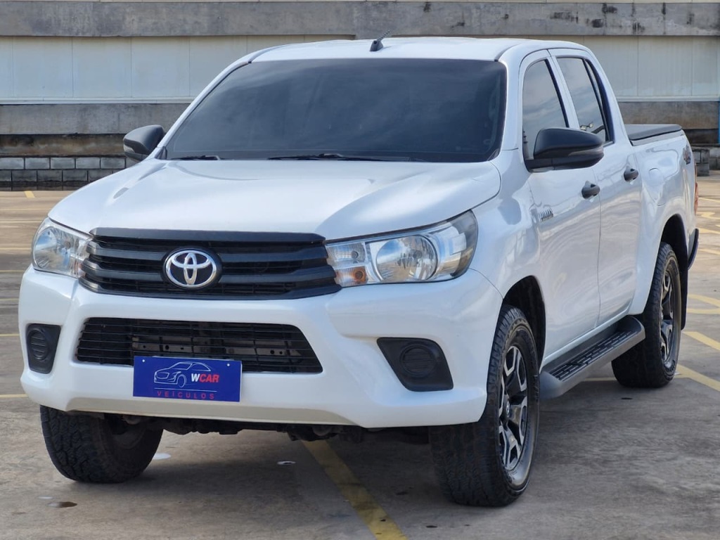TOYOTA HILUX 2.8 POWER PACK 4X4 CD 16V DIESEL 4P MANUAL