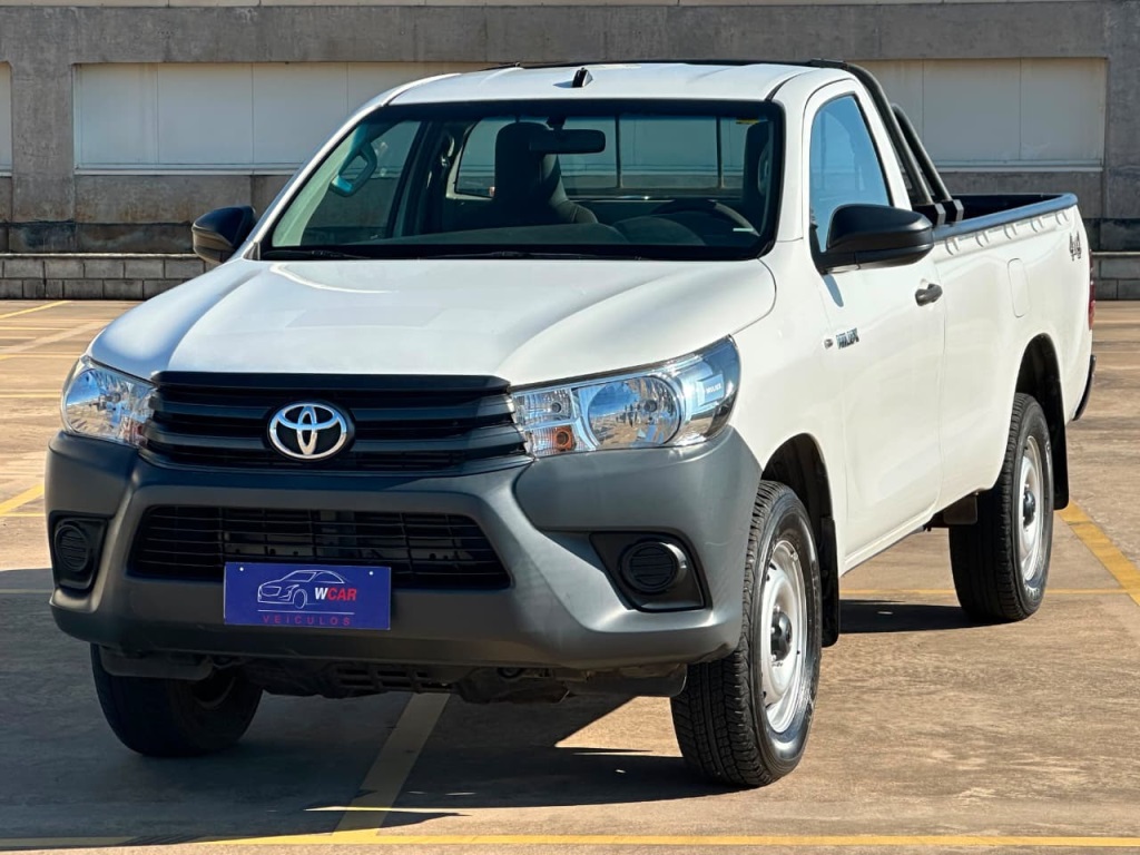 TOYOTA HILUX 2.8 D-4D TURBO DIESEL CS 4X4 MANUAL