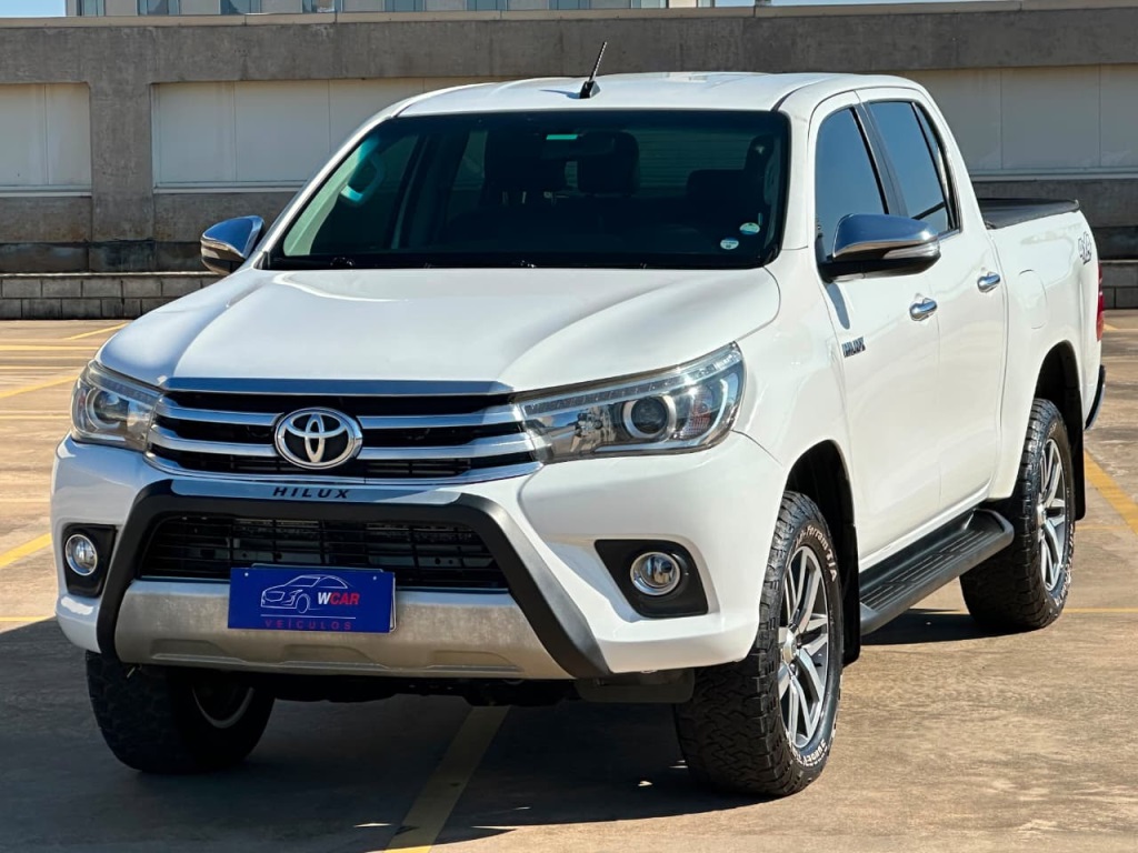 TOYOTA HILUX 2.8 SRX 4X4 CD 16V DIESEL 4P AUTOMÁTICO