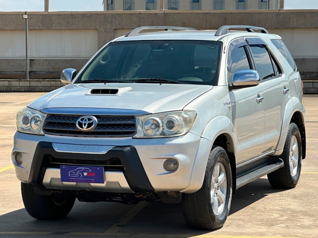 TOYOTA HILUX SW4 3.0 SRV 4X4 7 LUGARES 16V TURBO INTERCOOLER DIESEL 4P AUTOMÁTICO