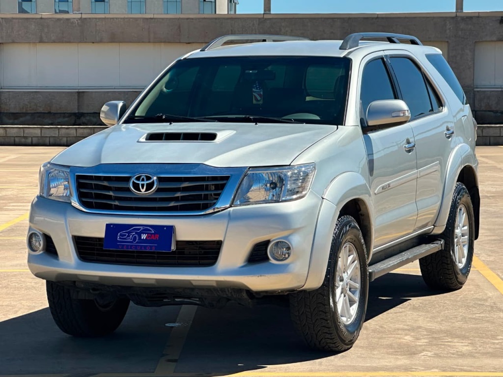 TOYOTA HILUX SW4 2.7 SR 4X2 16V FLEX 4P AUTOMÁTICO