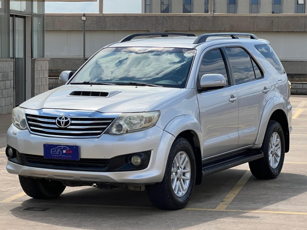 TOYOTA HILUX SW4