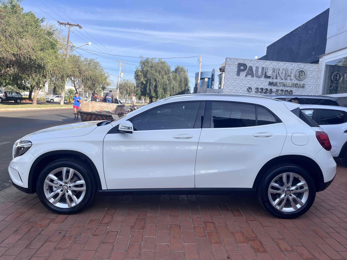 MERCEDES-BENZ GLA 200