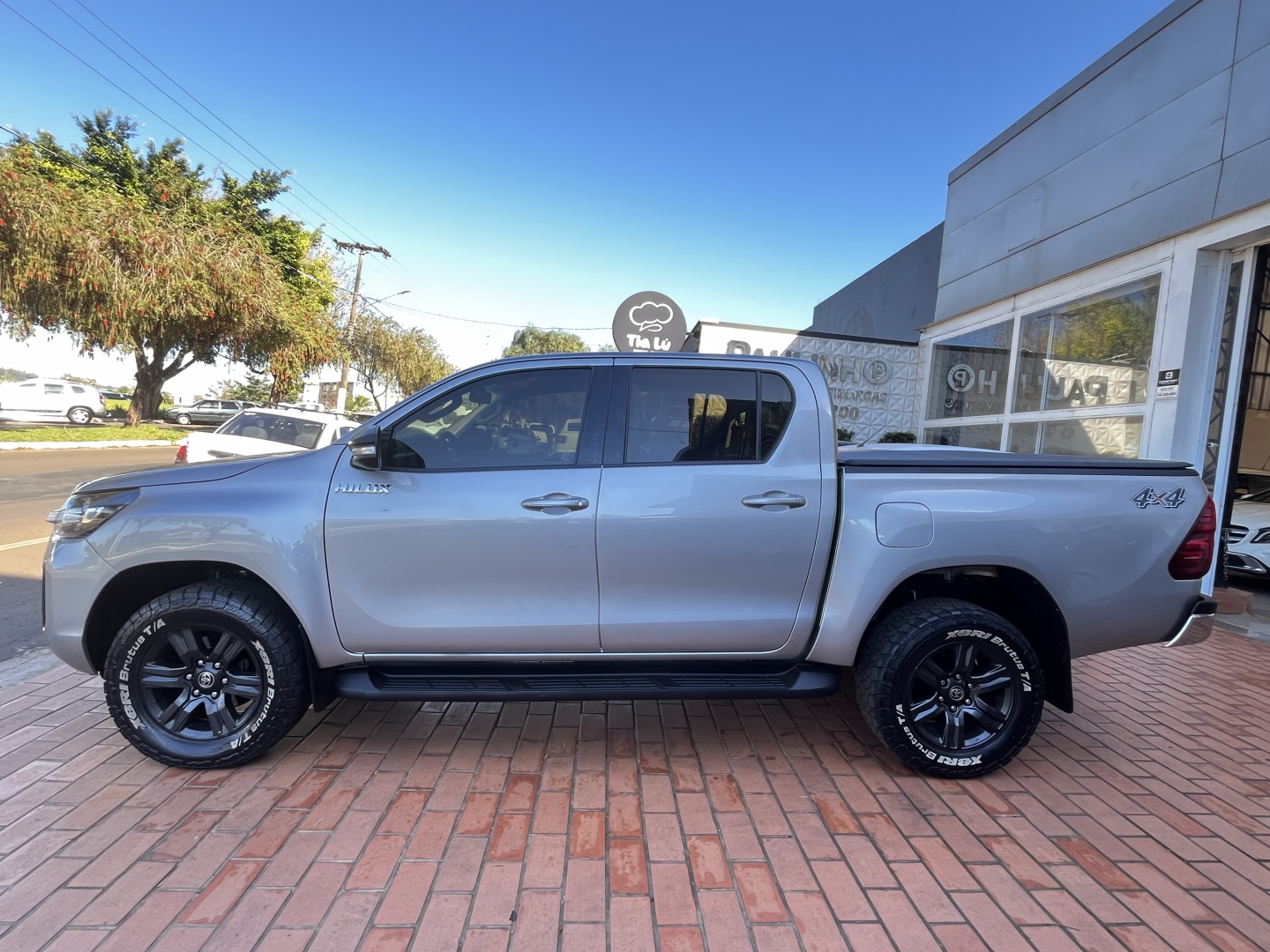 TOYOTA HILUX