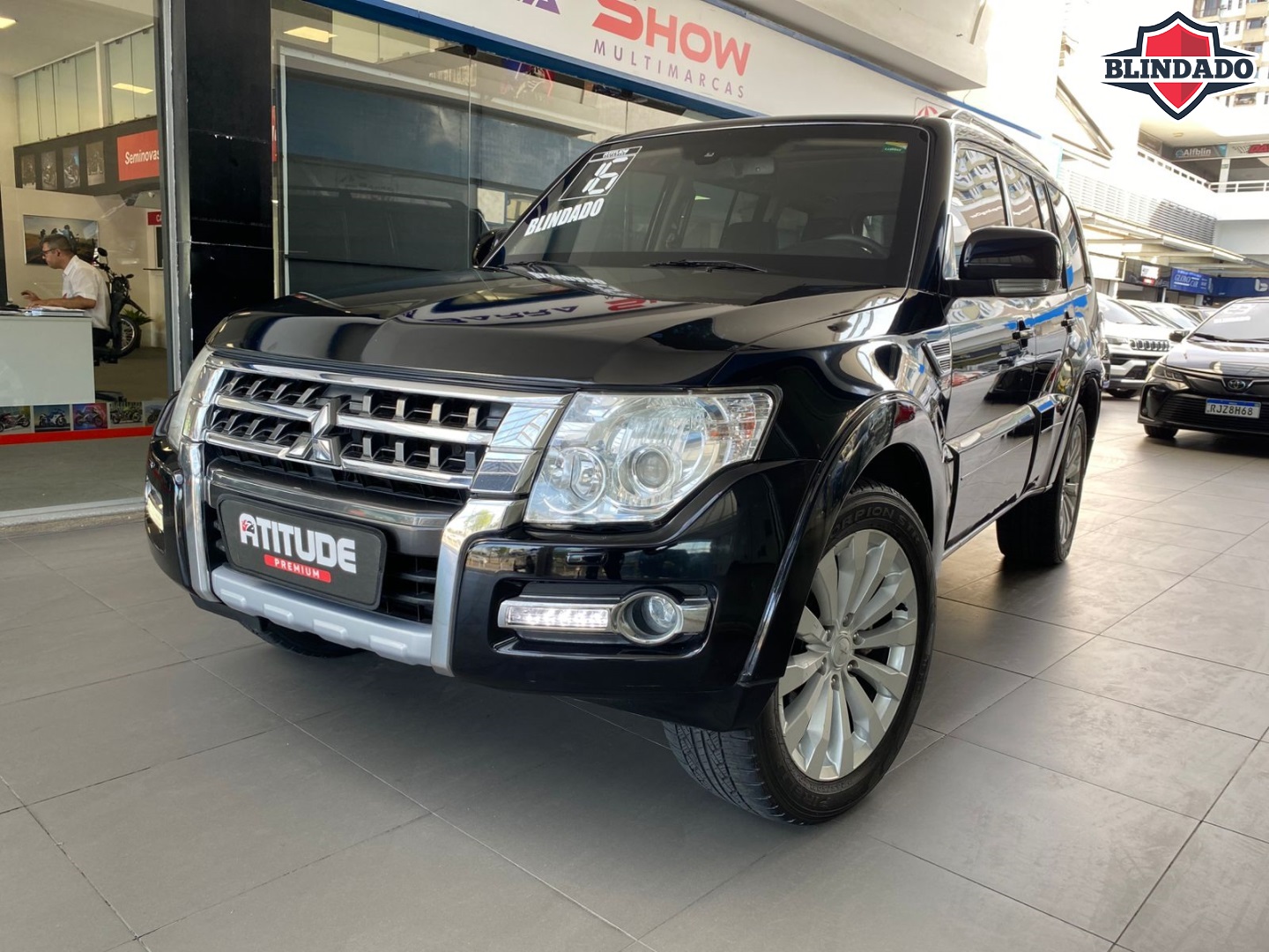 MITSUBISHI PAJERO FULL