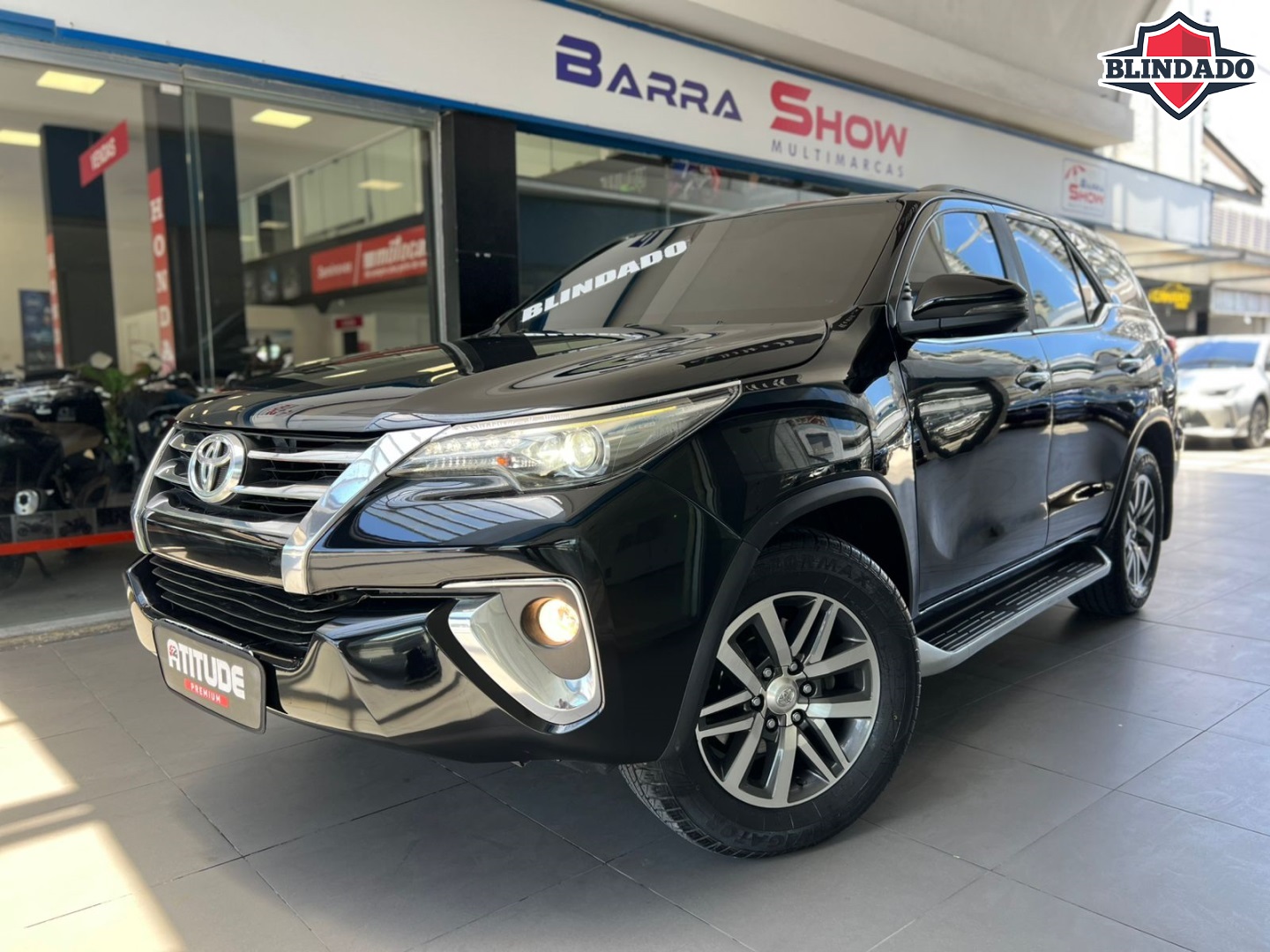 TOYOTA HILUX SW4 2.8 SRX 4X4 7 LUGARES 16V TURBO INTERCOOLER DIESEL 4P AUTOMÁTICO