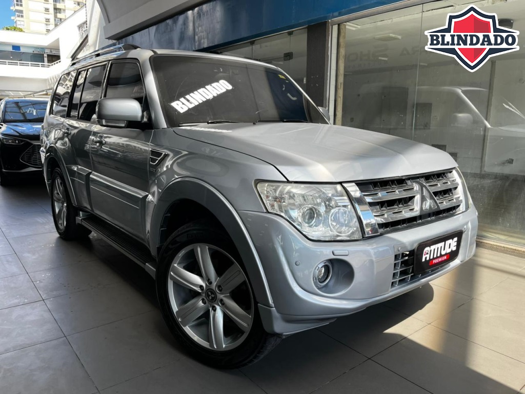 MITSUBISHI PAJERO FULL