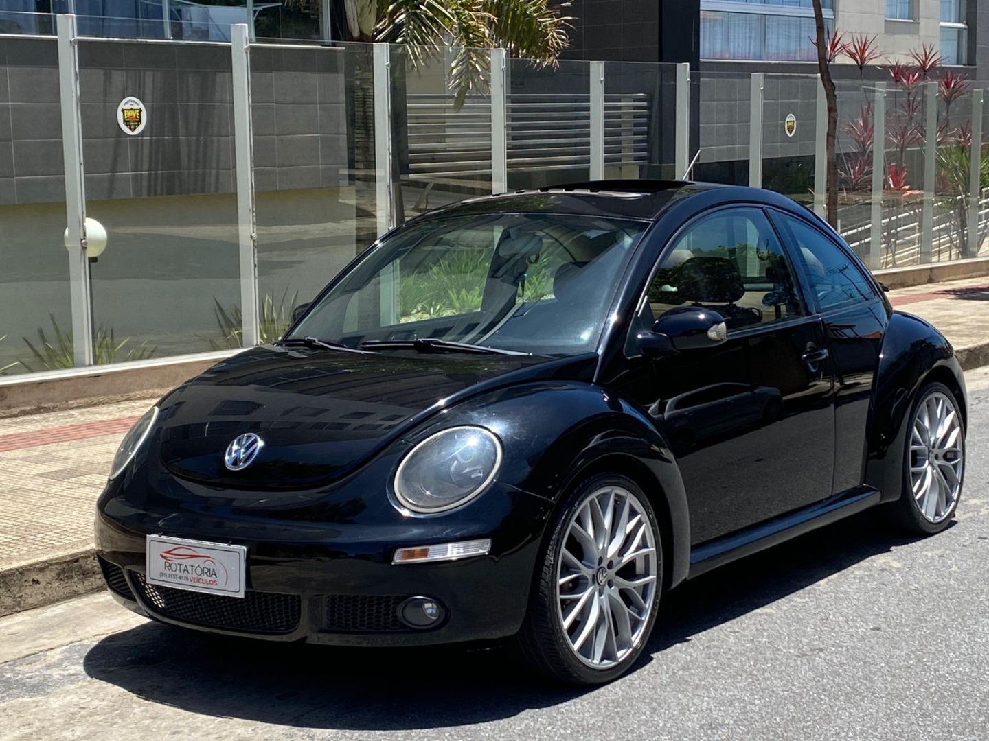 VOLKSWAGEN NEW BEETLE