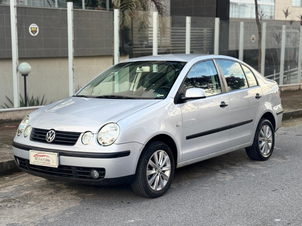 VOLKSWAGEN POLO SEDAN