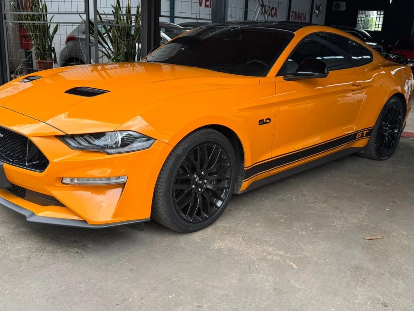 FORD MUSTANG