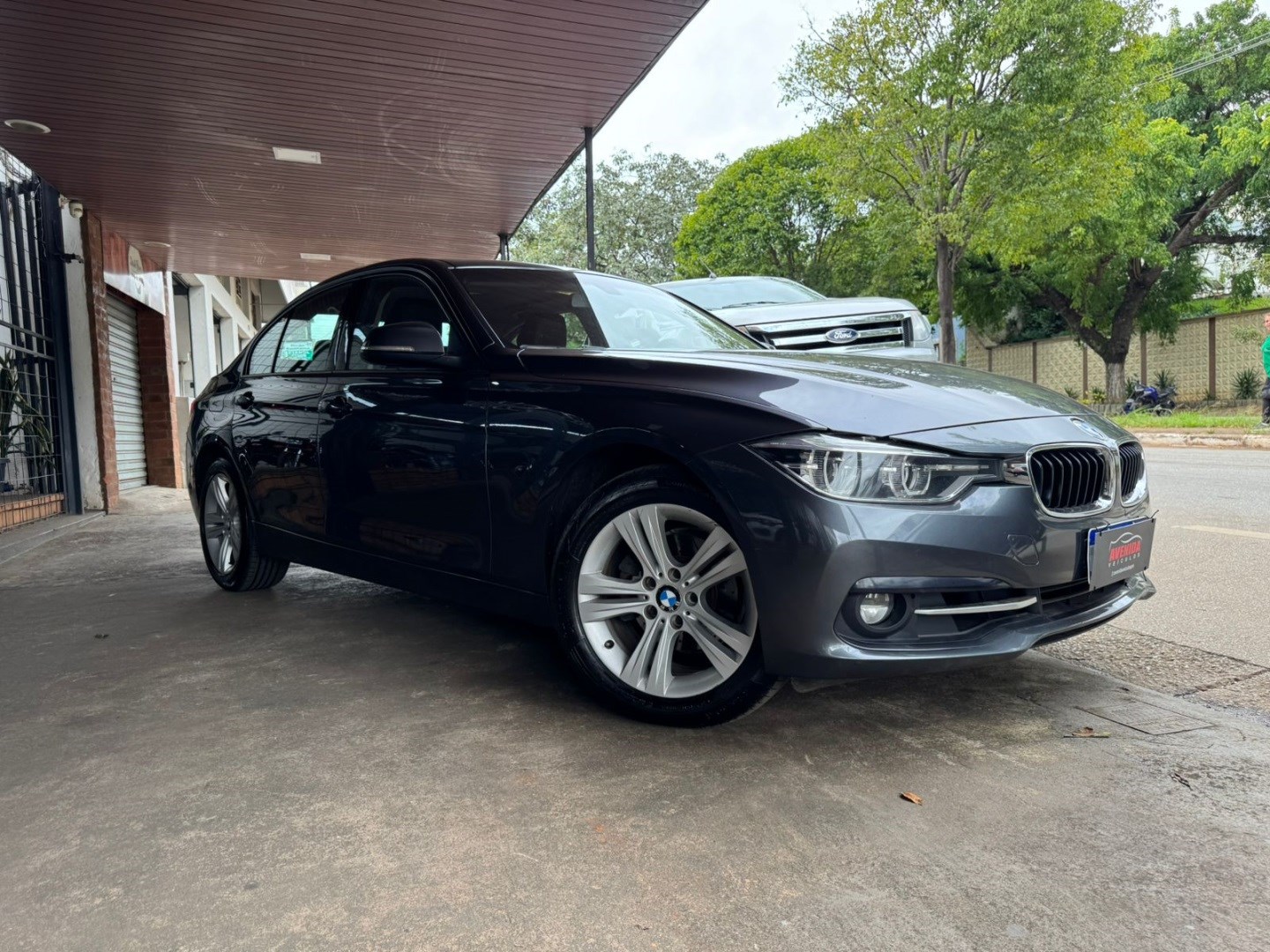 BMW 320i