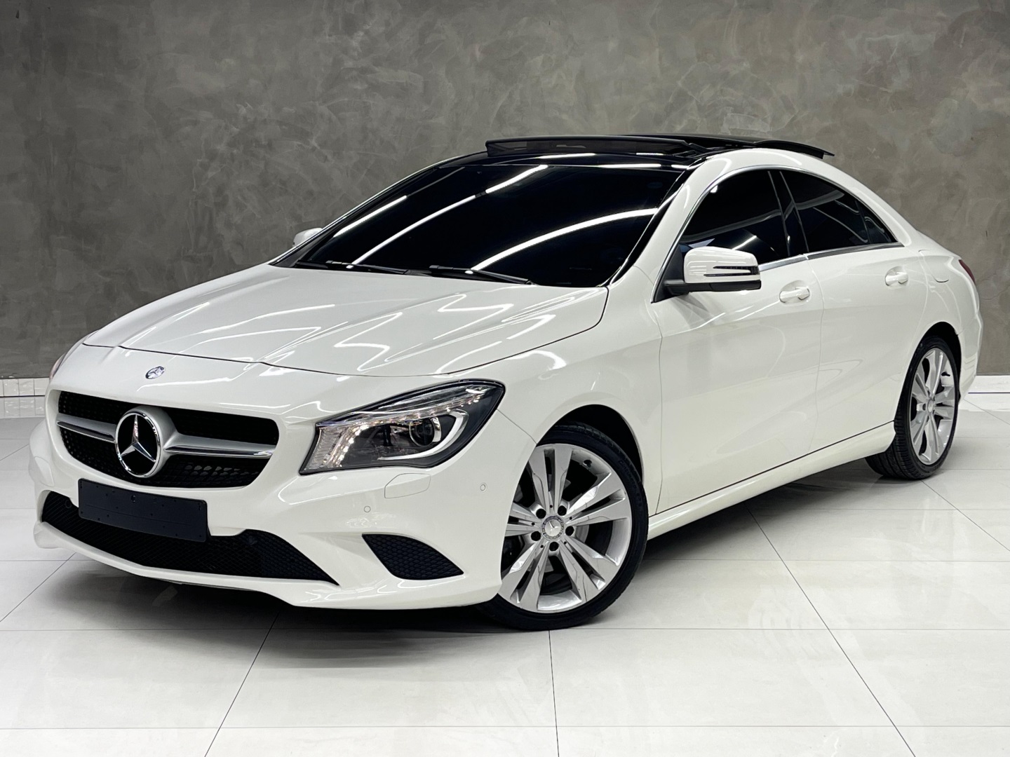 MERCEDES-BENZ CLA 200
