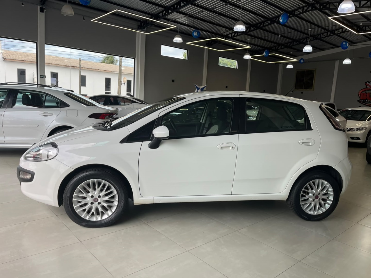 Fiat PUNTO 1.6 Essence 16V Flex 4P Manual - foto 4