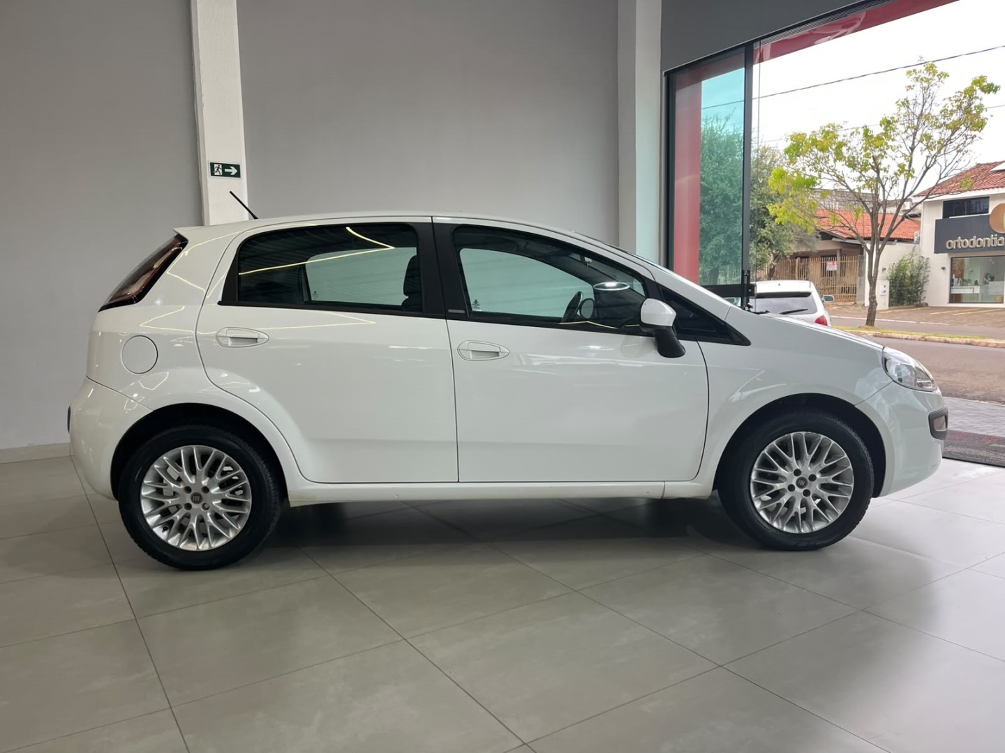 Fiat PUNTO 1.6 Essence 16V Flex 4P Manual - foto 5
