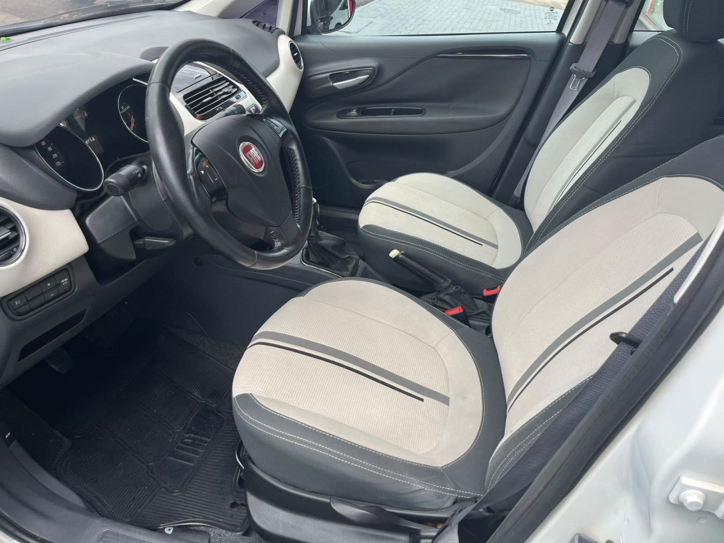 Fiat PUNTO 1.6 Essence 16V Flex 4P Manual - foto 13