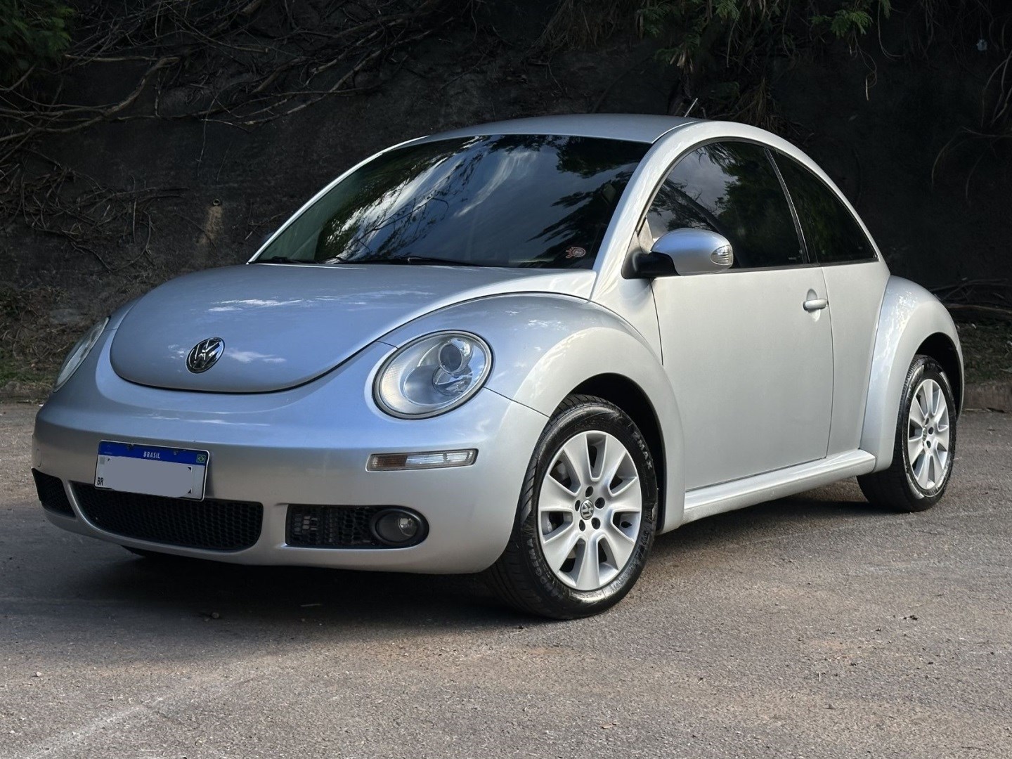 VOLKSWAGEN NEW BEETLE
