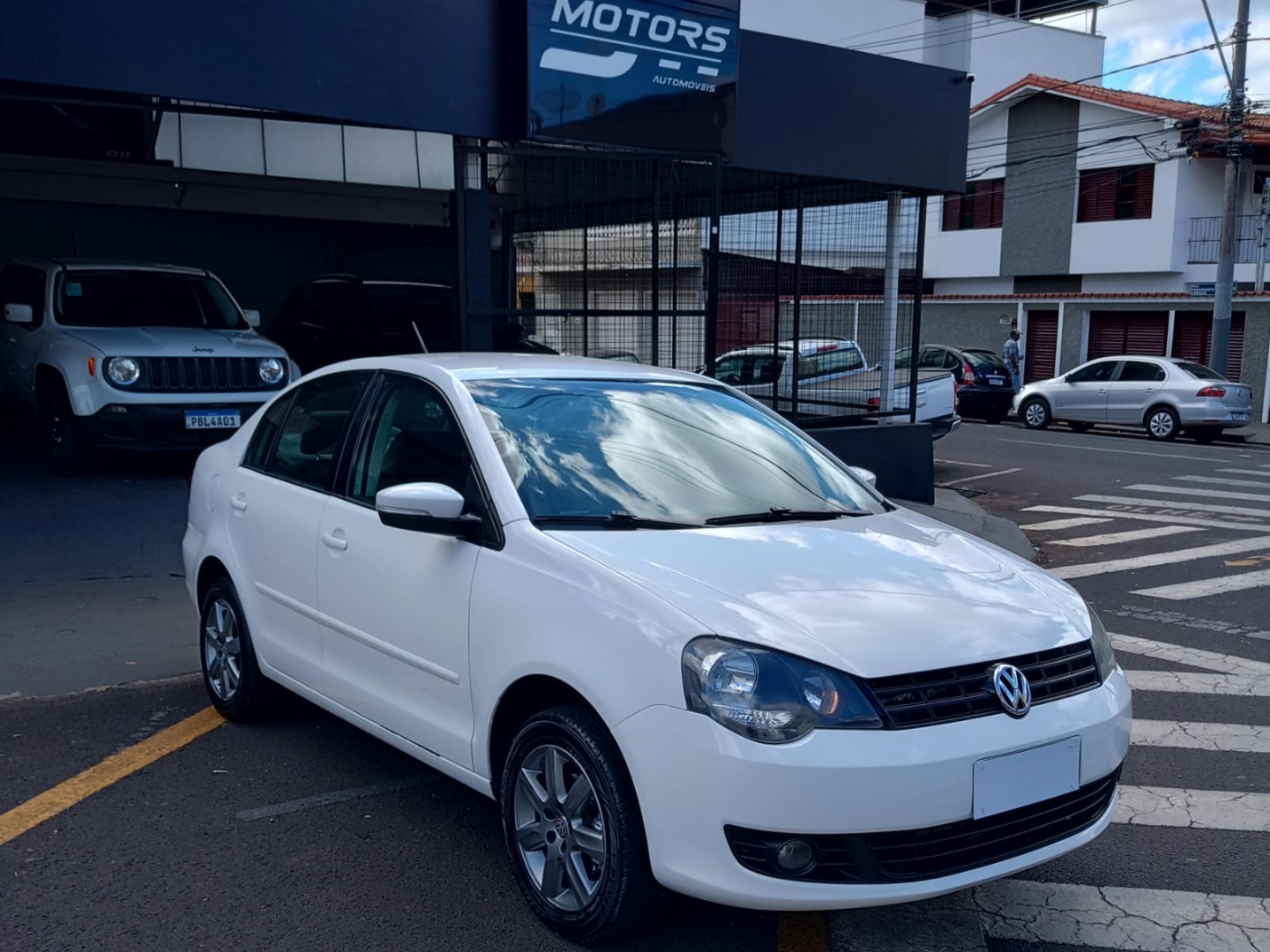 VOLKSWAGEN POLO SEDAN